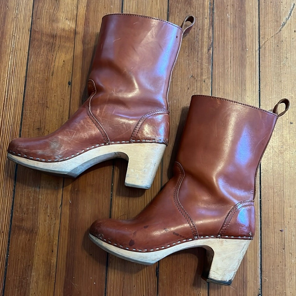 Light brown heeled clog boots